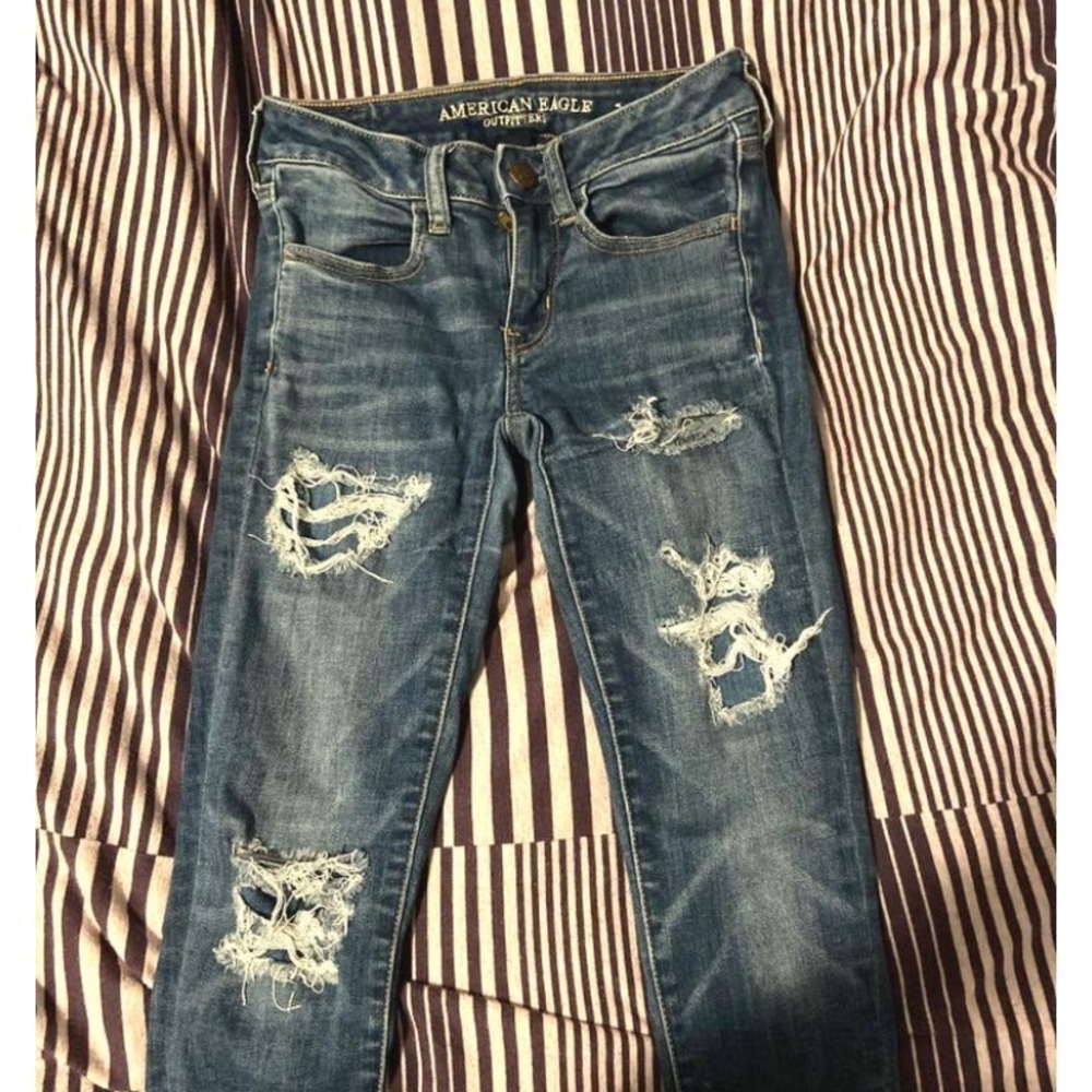 Ripped Mid-Wash Jeggings